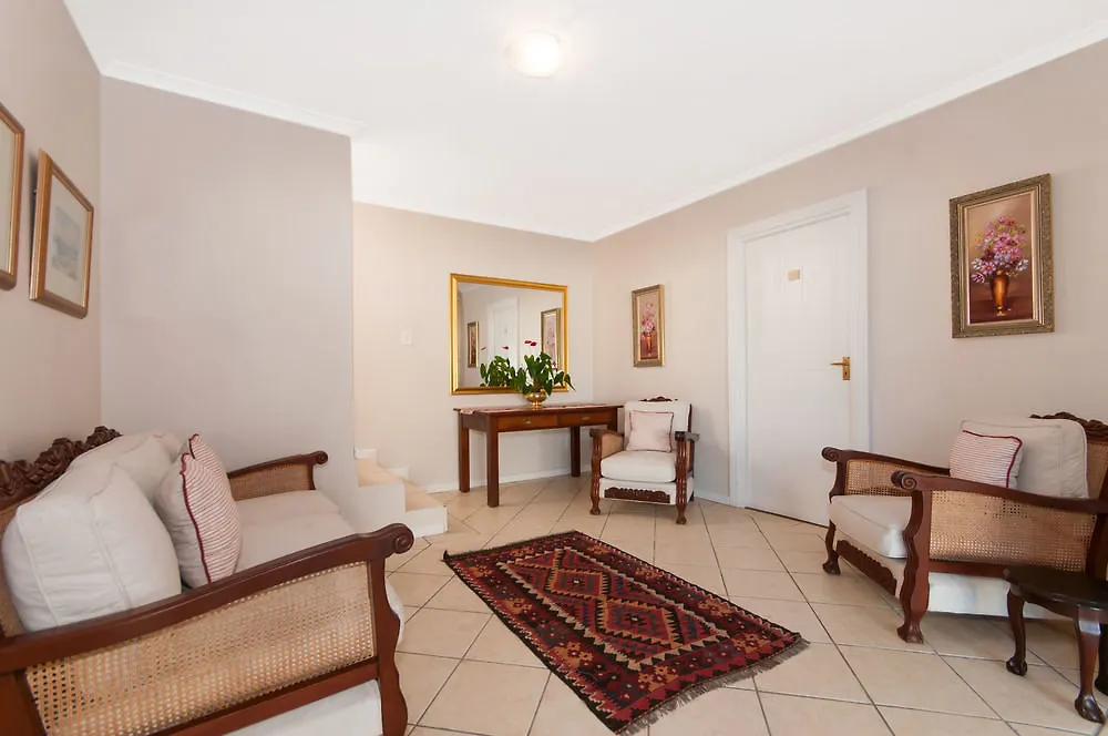 *** Bed & Breakfast Millard Crescent Guest House Port Elizabeth South Africa